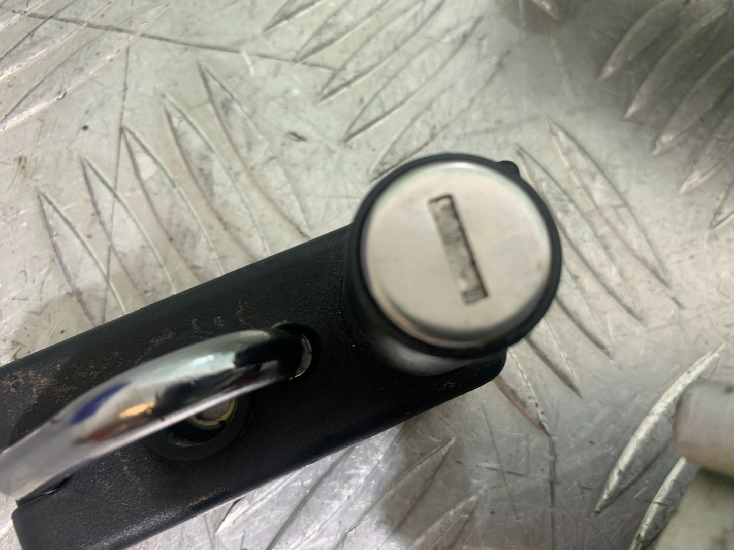 BMW R850 R R850R LOCKS AND KEY   YEAR 1994-2002 (CMB1170)