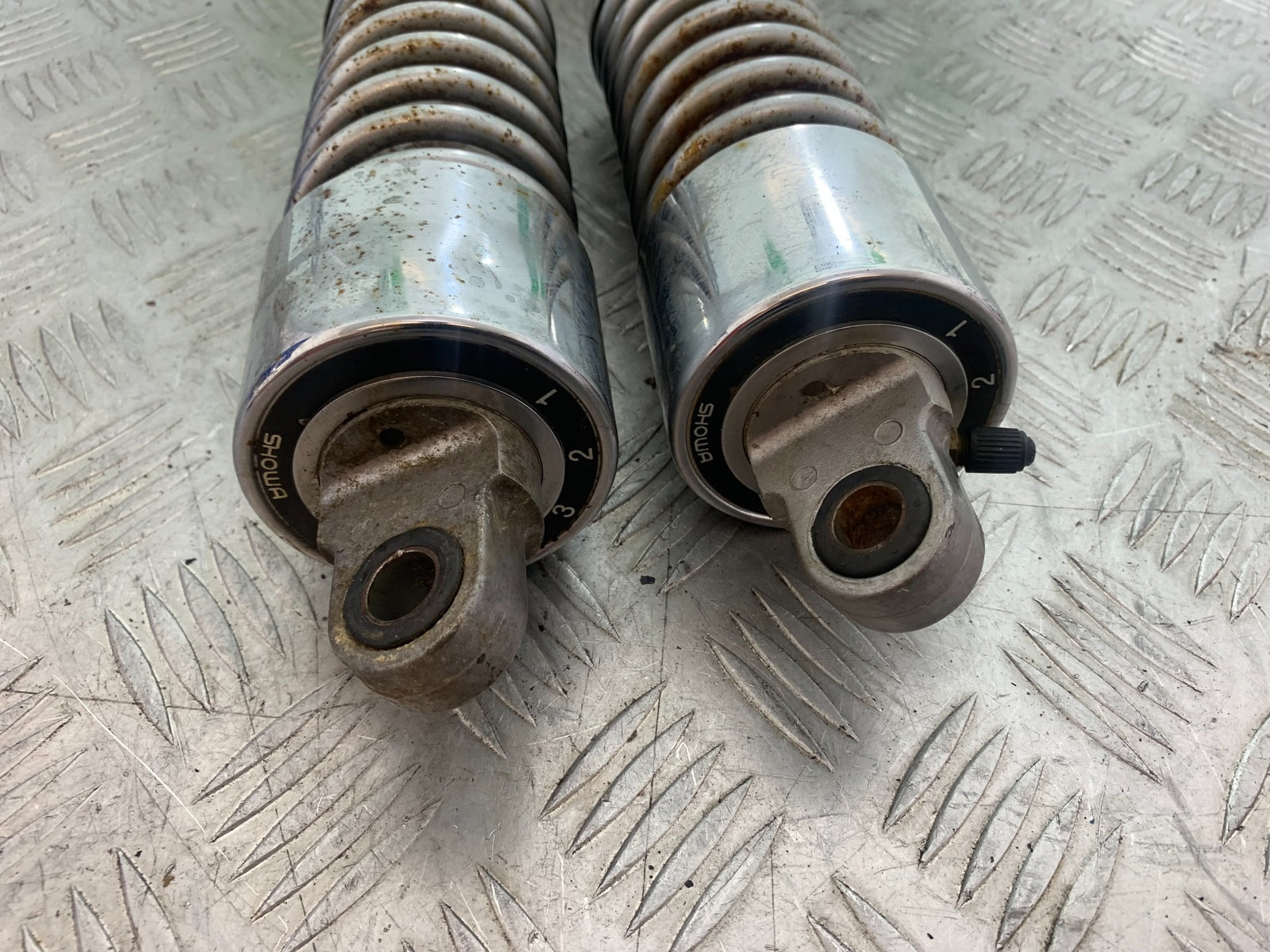 KAWASAKI VN1500 CLASSIC REAR SHOCKS YEAR 1999 -2006 (CMB1166)