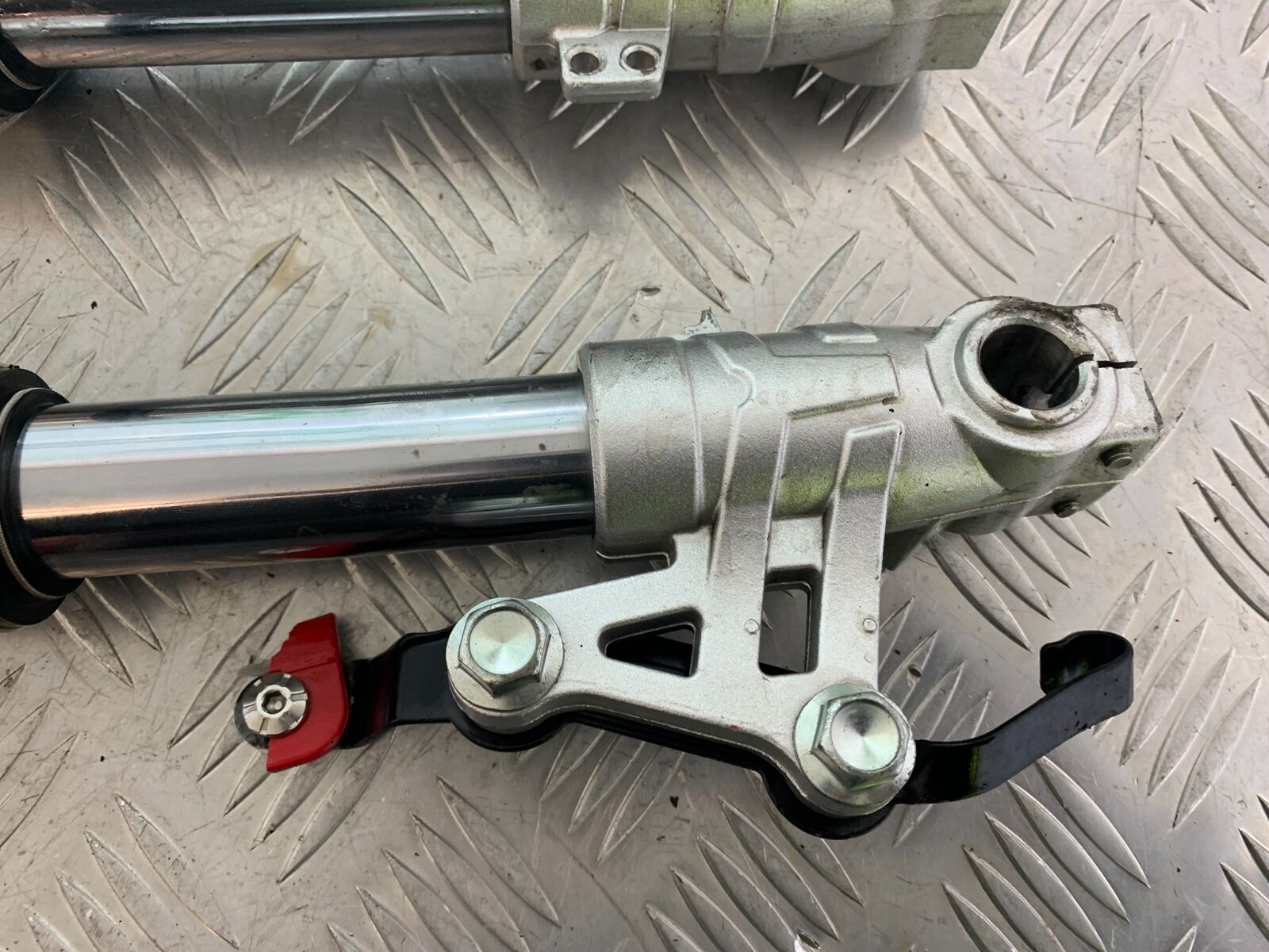 BENELLI BN125 BN 125 FORKS (DAMAGED-BENT)  YEAR 2018-2021 (CMB1080)