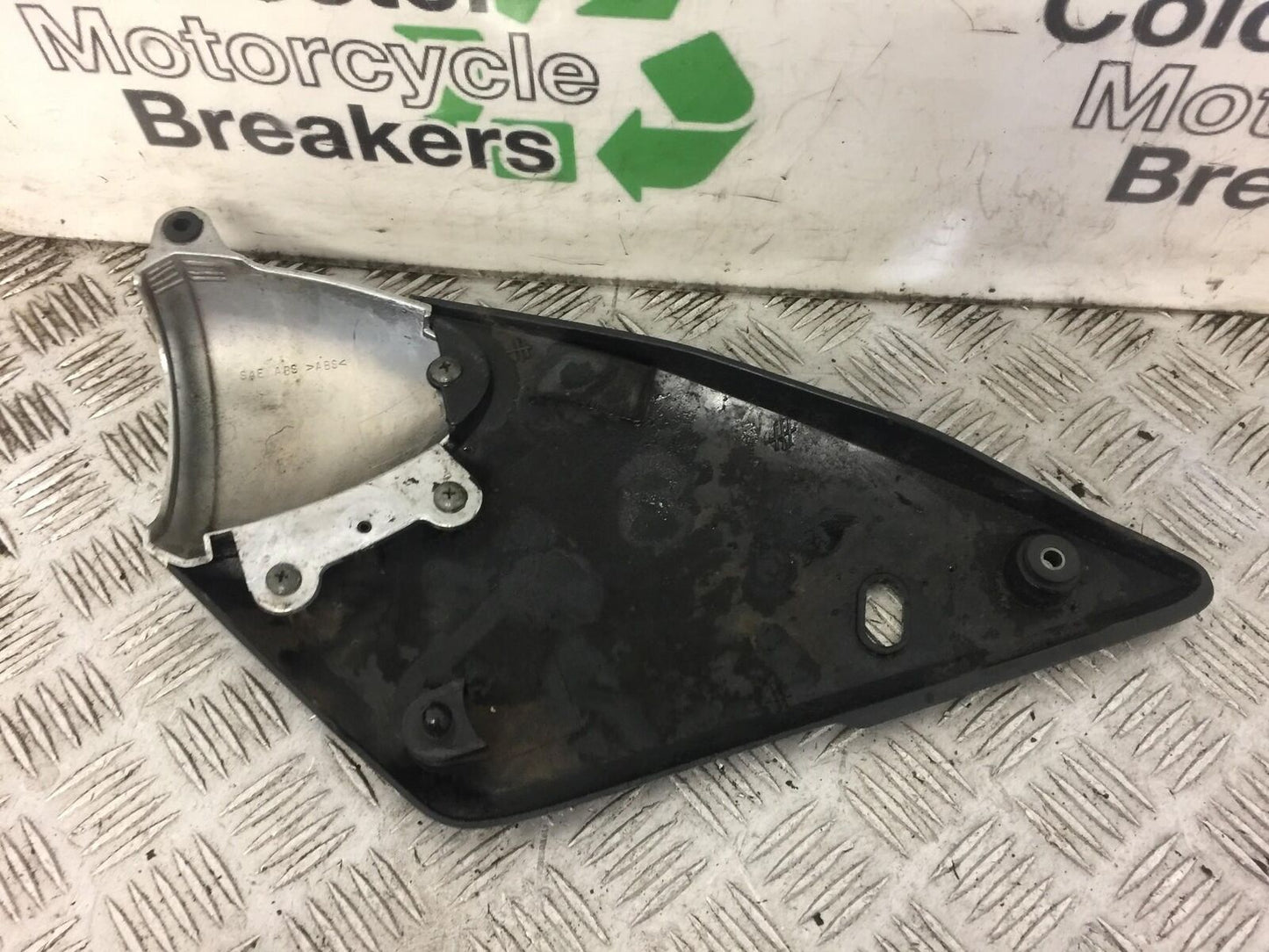 SUZUKI GSF600 GSF 600 BANDIT RIGHT SEAT PANEL  YEAR 2002 STOCK 416