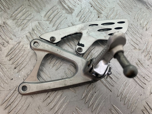YAMAHA YZF R1 14 B BIG BANG FRONT LEFT HANGER   2009-14 (CMB1175)