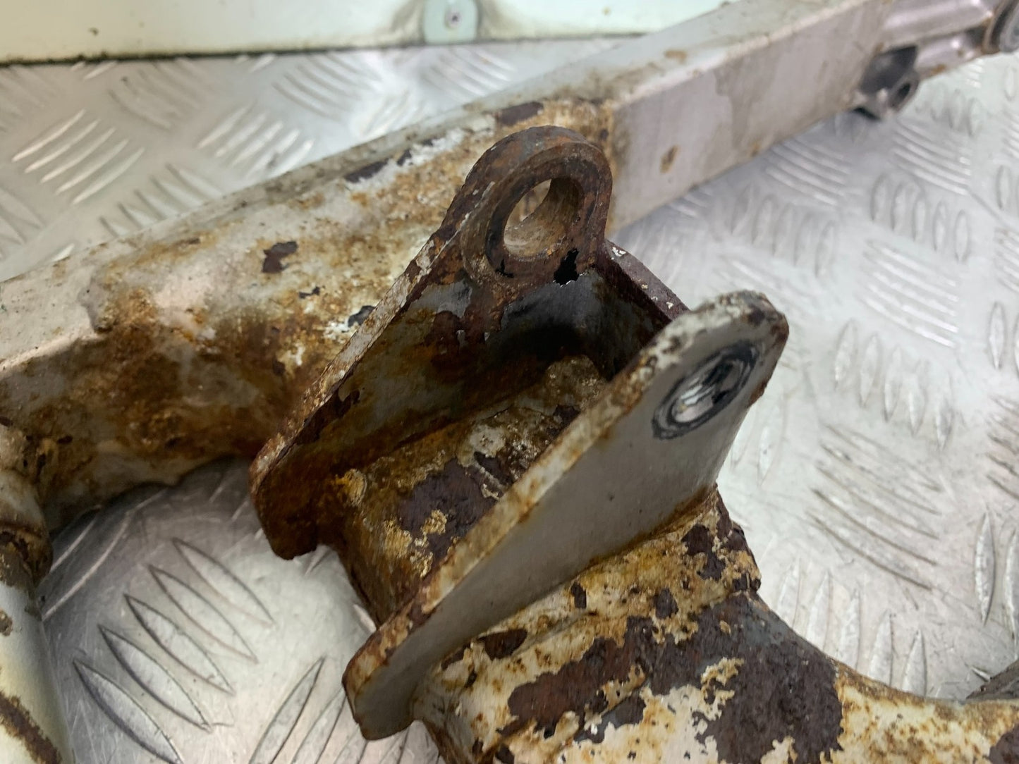 HONDA NT650 V DEAUVILLE SWINGARM YEAR 1998-01(CMB1320)
