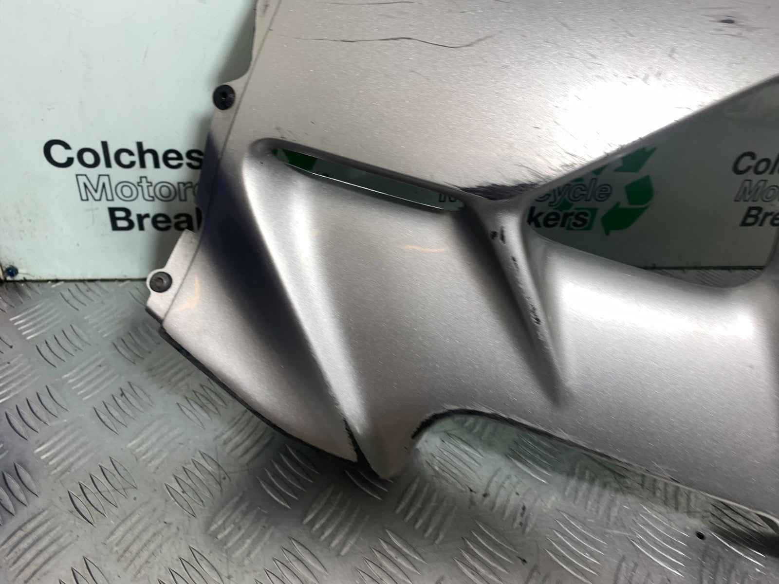 HONDA VFR800 PRE V-TEC RIGHT FAIRING PANEL  YEAR 1998-2001 (CMB1233)