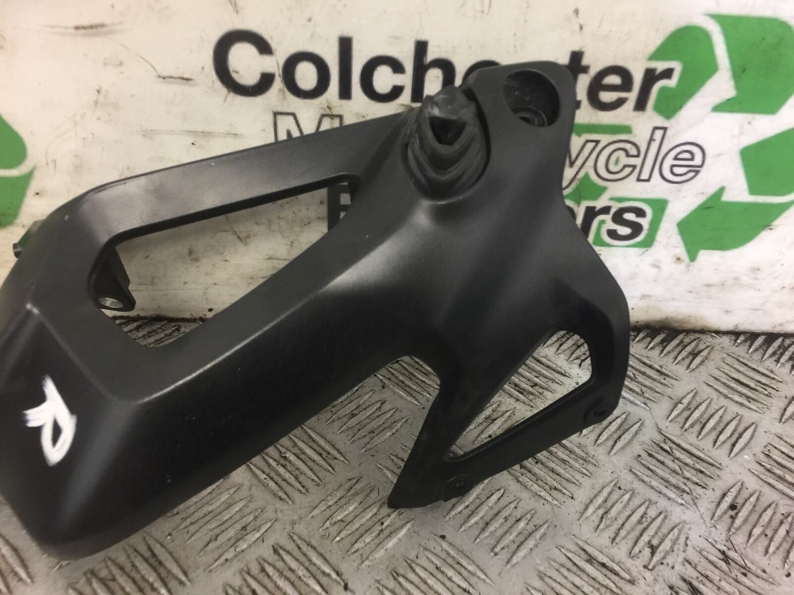 HONDA NC750 NC 750 RIGHT INDICATOR HEADLIGHT BRACKET   2014 (STOCK 533)