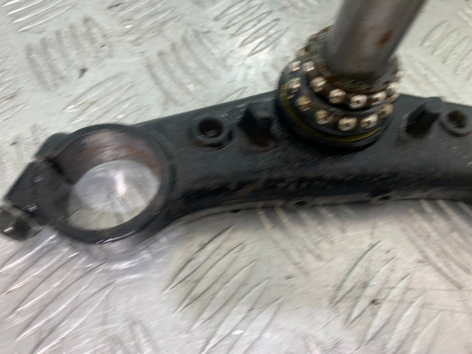 HONDA CBR1100 BLACKBIRD BOTTOM YOKE   YEAR 1999-2005 (CMB1232)