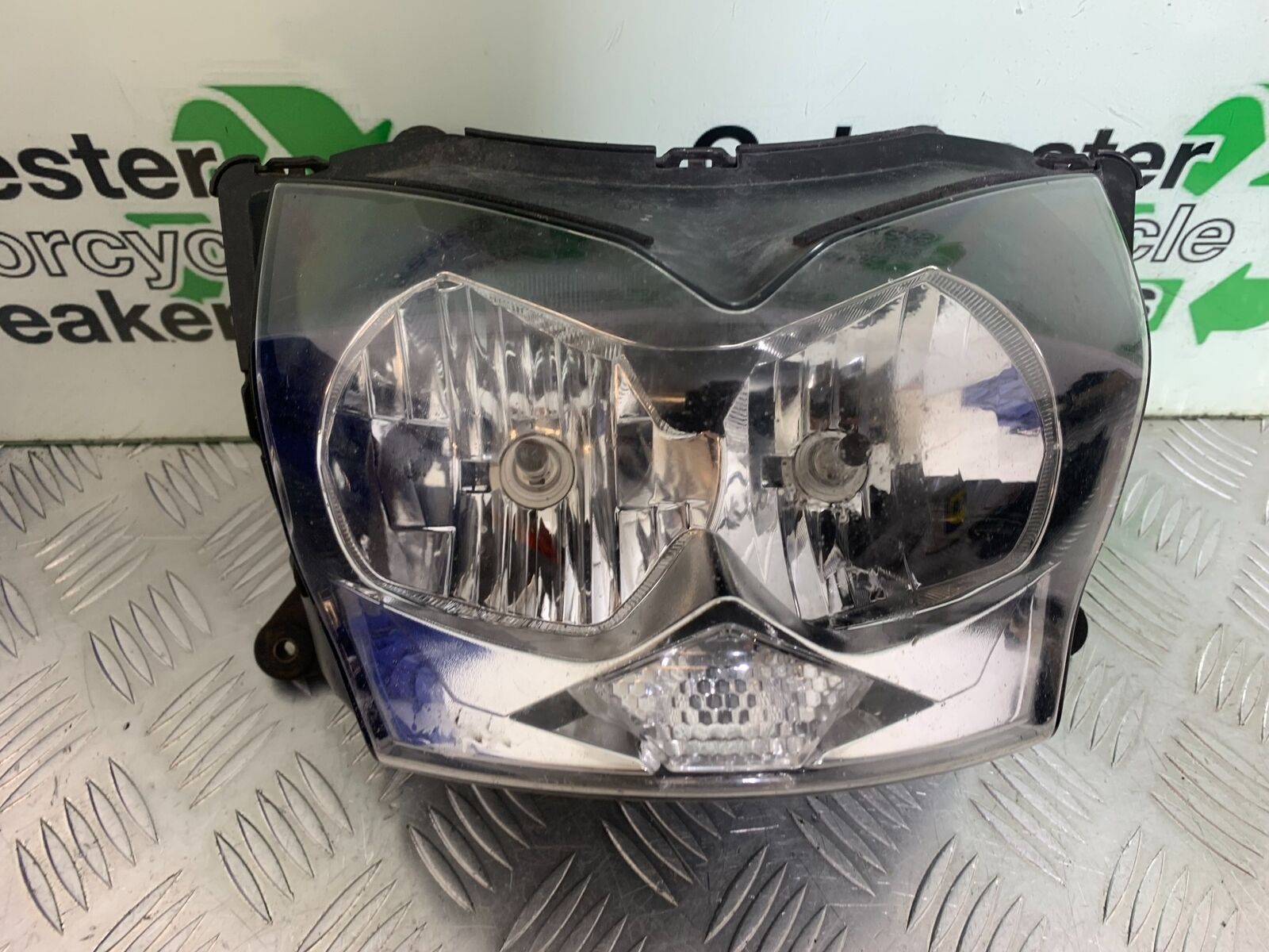 KAWASAKI Z750 Z 750 HEADLIGHT   YEAR 2004-2006  (CMB1104)
