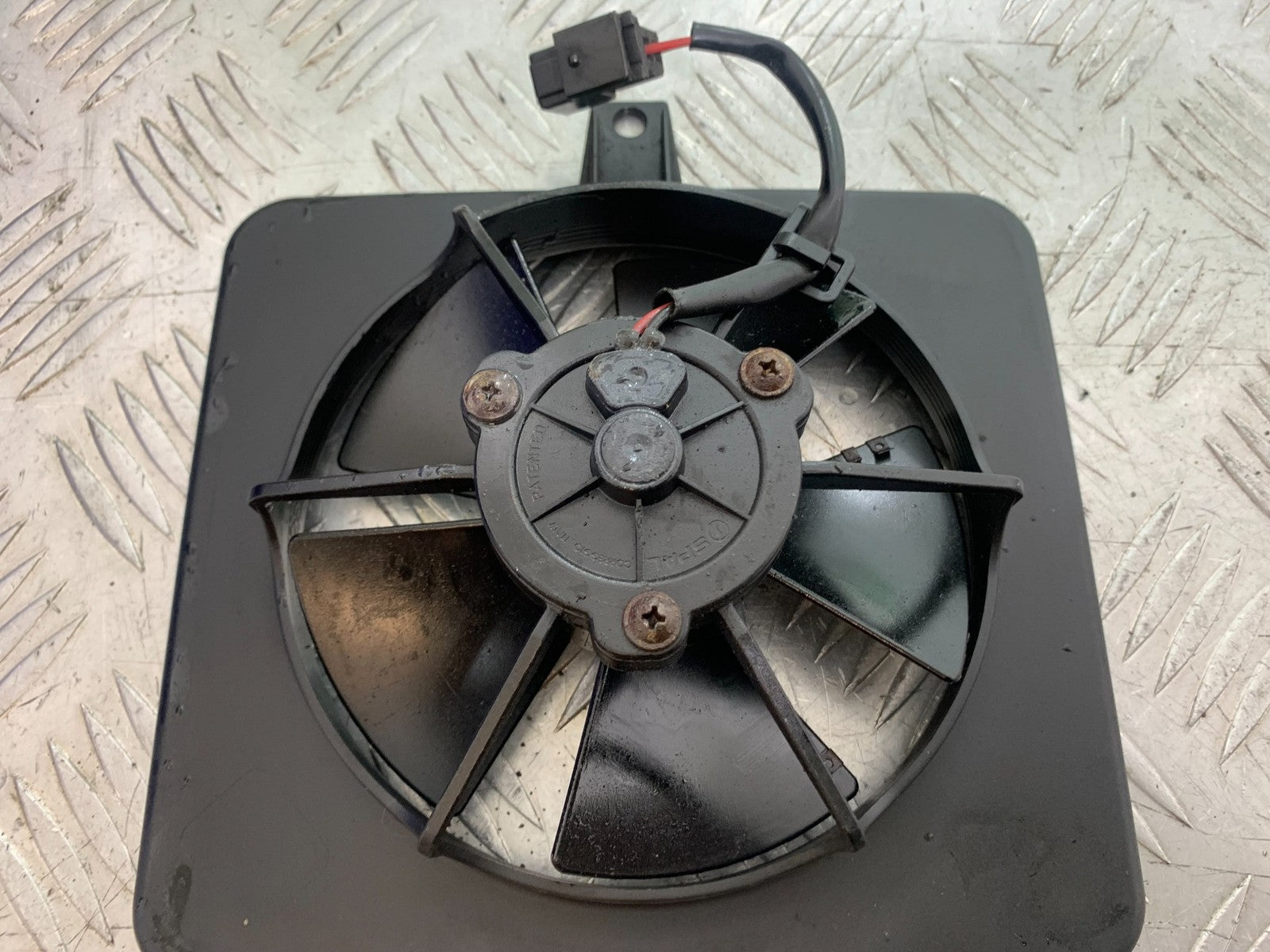 TRIUMPH SPEED TRIPLE R 1050 RADIATOR FAN   2009 (CMB1183)