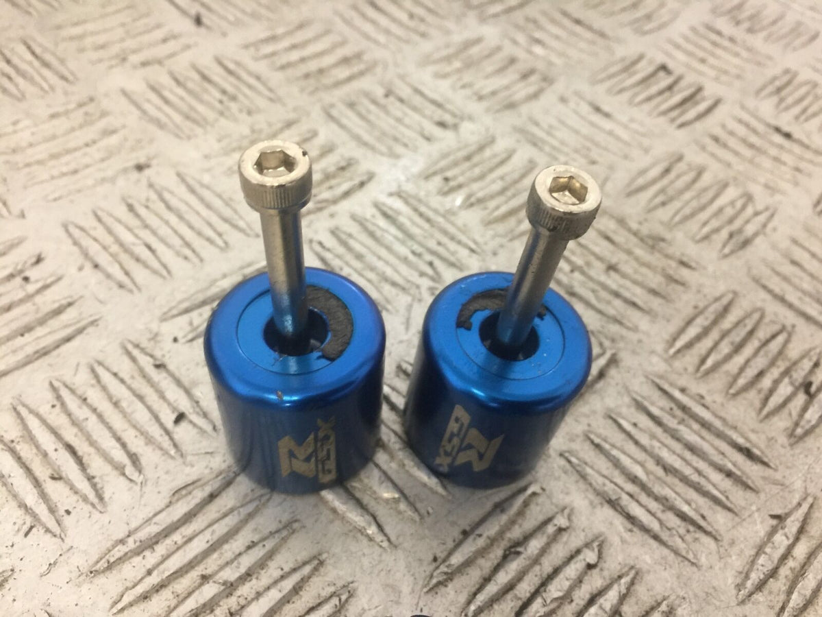 SUZUKI GSXR 600 L1-L8 BAR END WEIGHTS AND SWINGARM BOBBINS  2011-2017(STOCK 728)