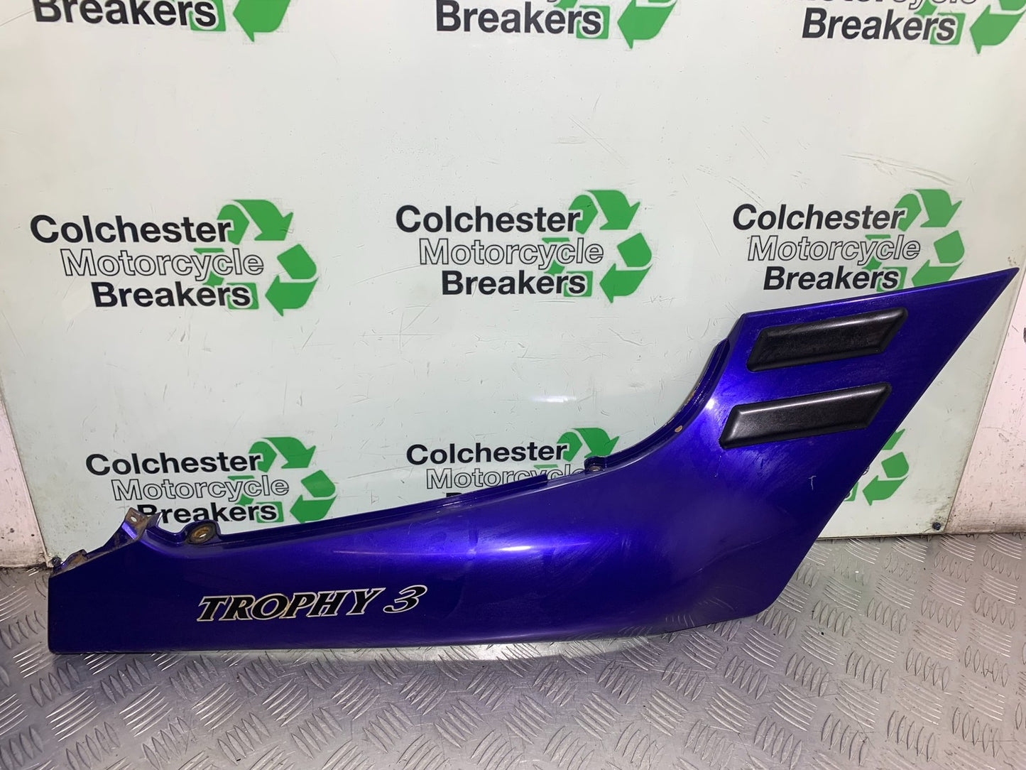 TRIUMPH TROPHY 900 RIGHT SEAT PANEL   YEAR 1991-95 (CMB1251)