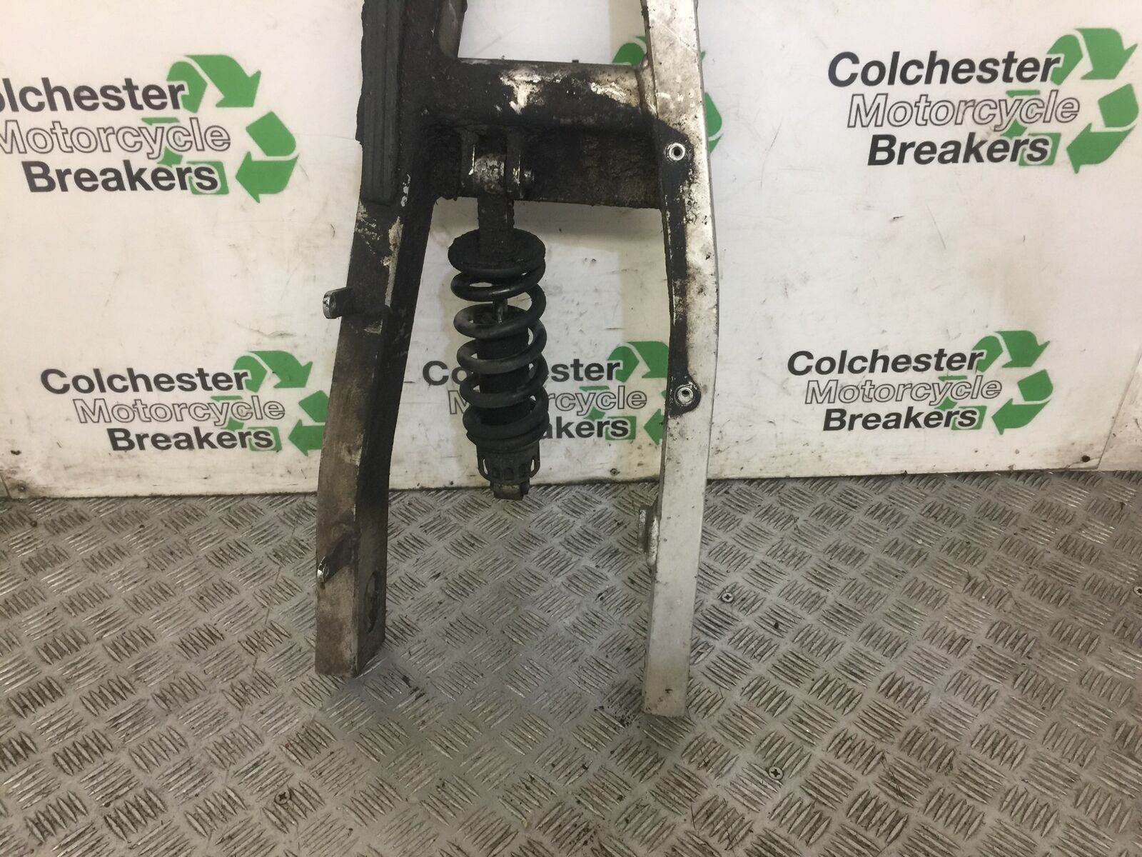 YAMAHA FZ6 REAR SHOCK AND SWINGARM  YEAR 2005  (STOCK 589)