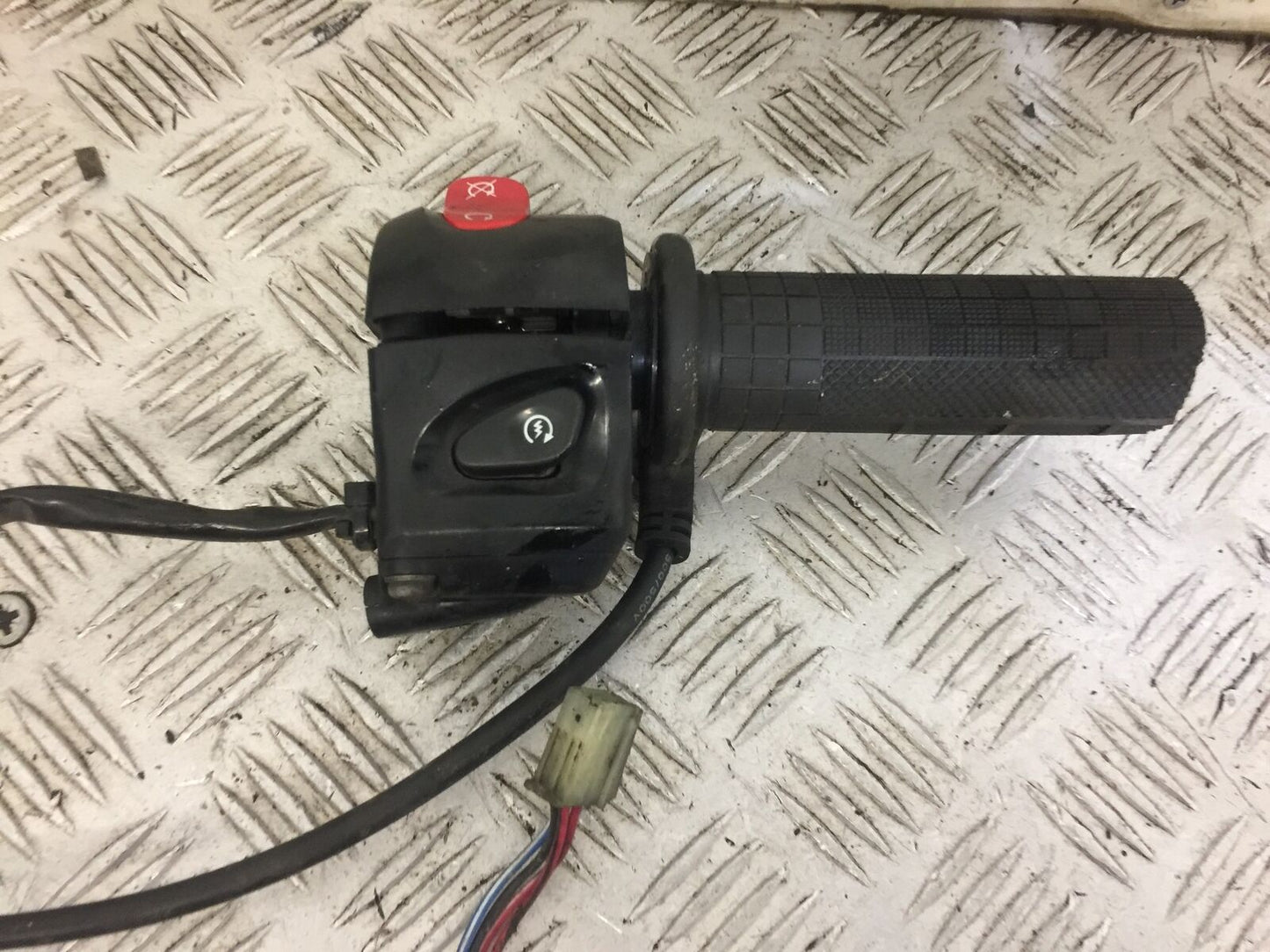 YAMAHA XT660 Z TENERE RIGHT SWITCH GEAR   YEAR 2012  (STOCK 661)