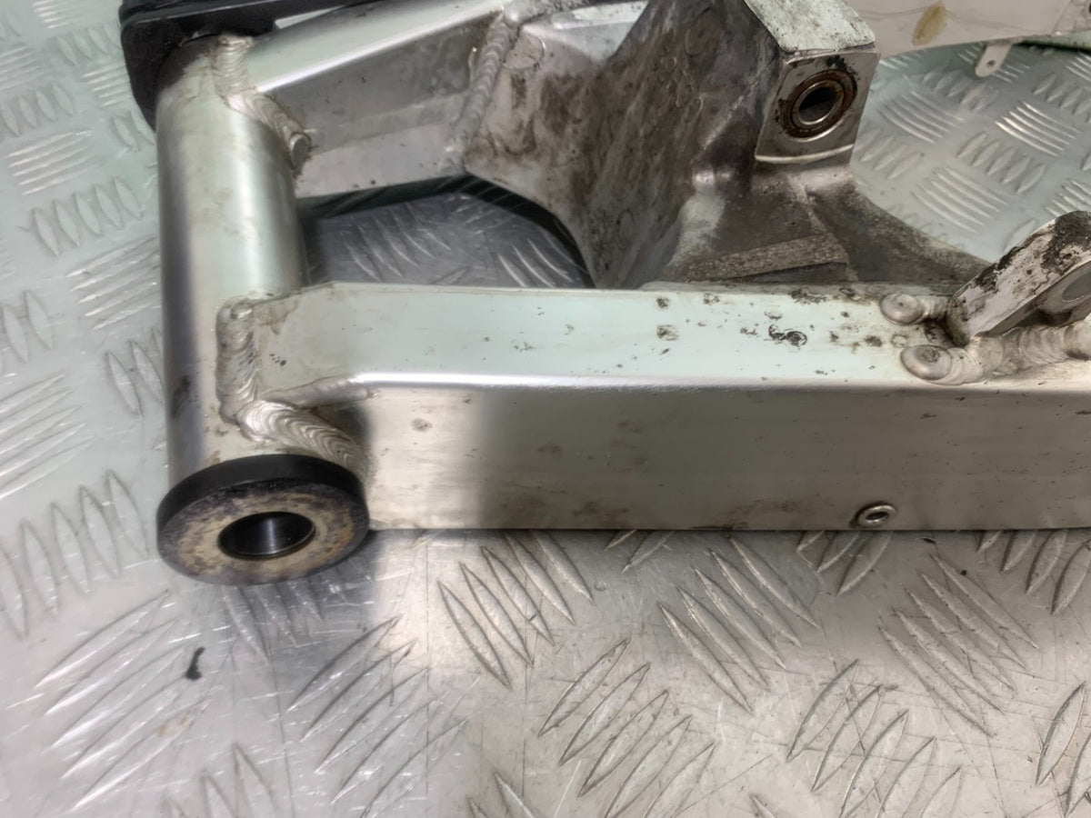 SUZUKI GSXR600 GSXR 600 K1 K2 K3 SWINGARM  1999-03 (CMB1284)