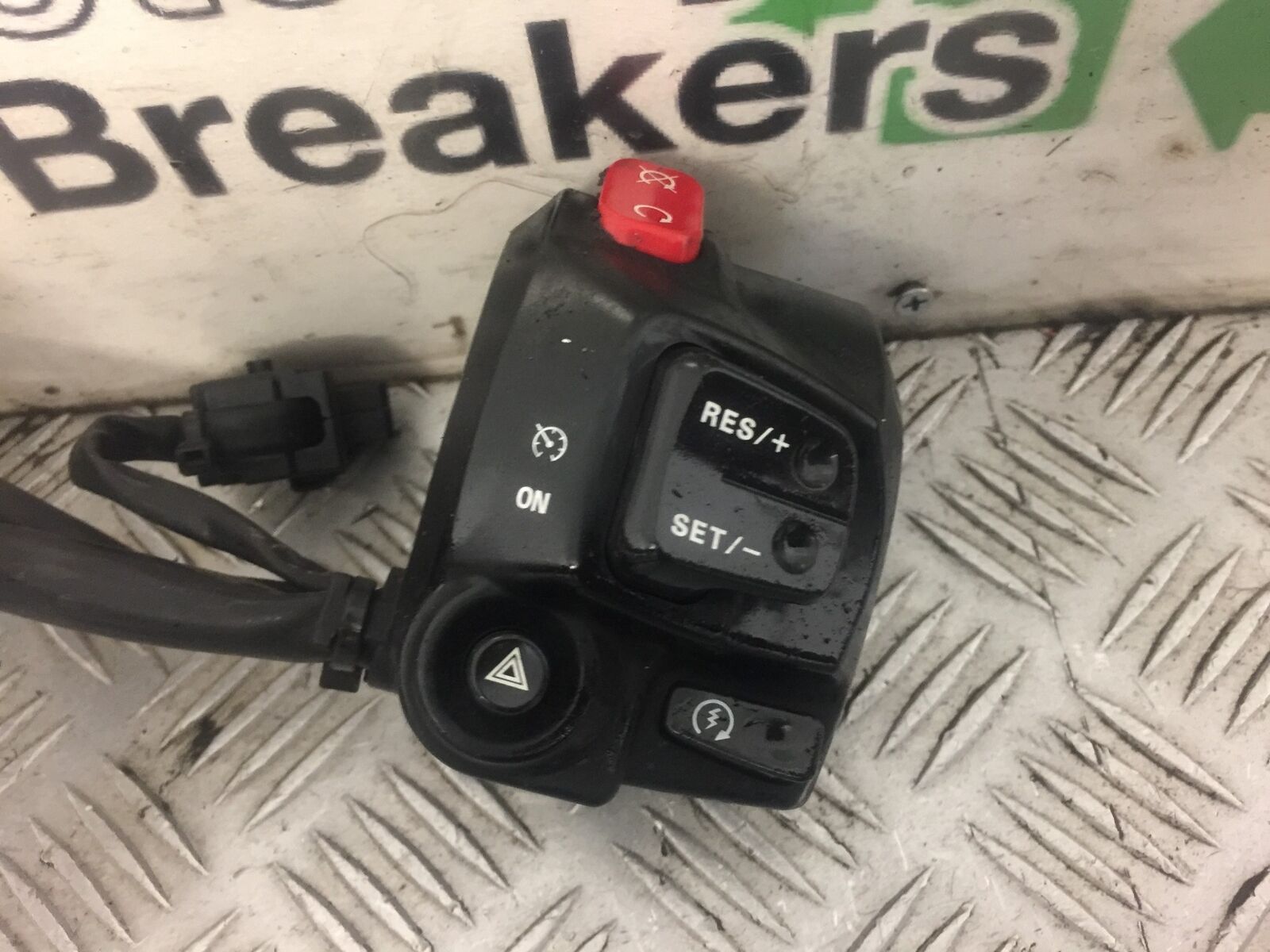 TRIUMPH TIGER 800 XRT RIGHT SWITCH GEAR YEAR 2015-2017 (STOCK 506)