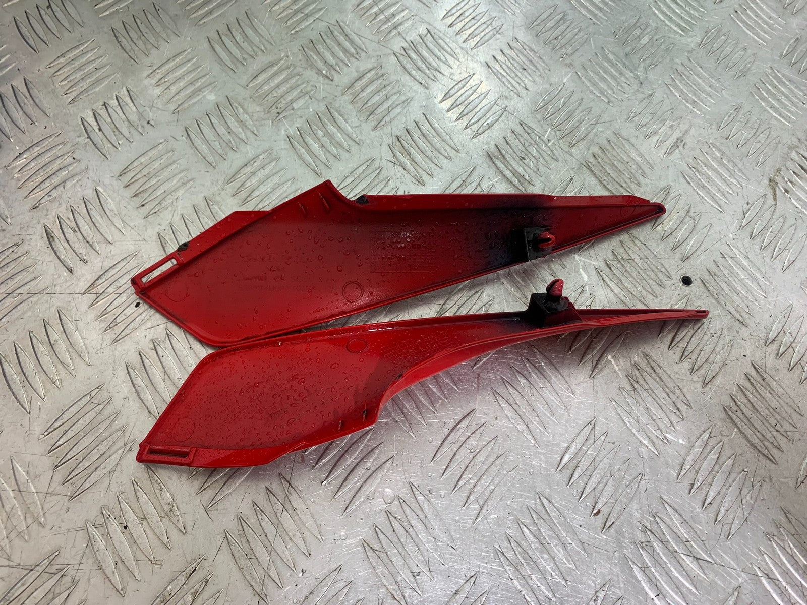 HONDA CBR1000 rr FIREBLADE LEFT & RIGHT SEAT INFILLS YEAR 2012-2016 (CMB1198)