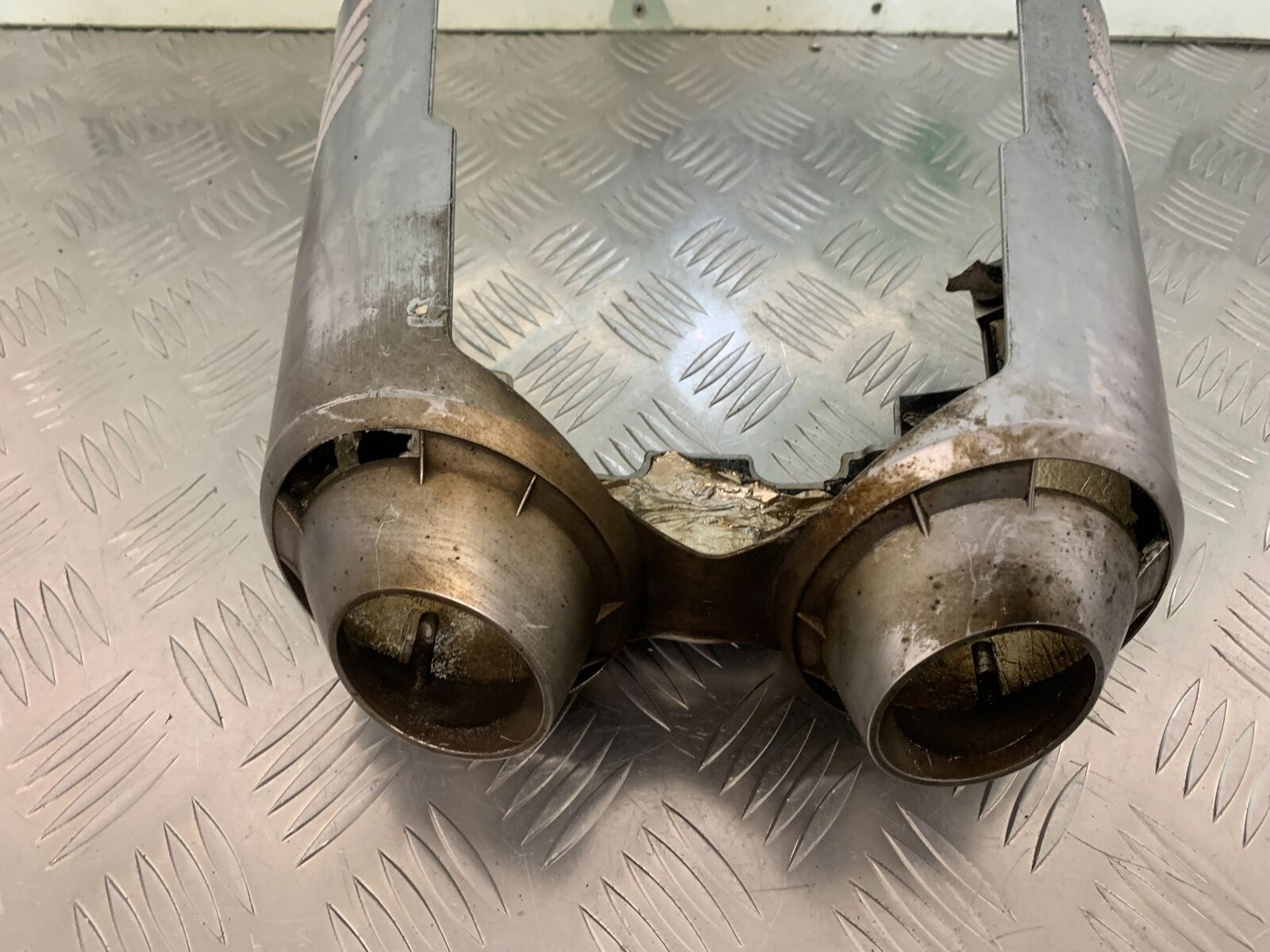 YAMAHA FZ6 FAZER SILENCER COVER  YEAR 2004-2007  (STOCK 955)