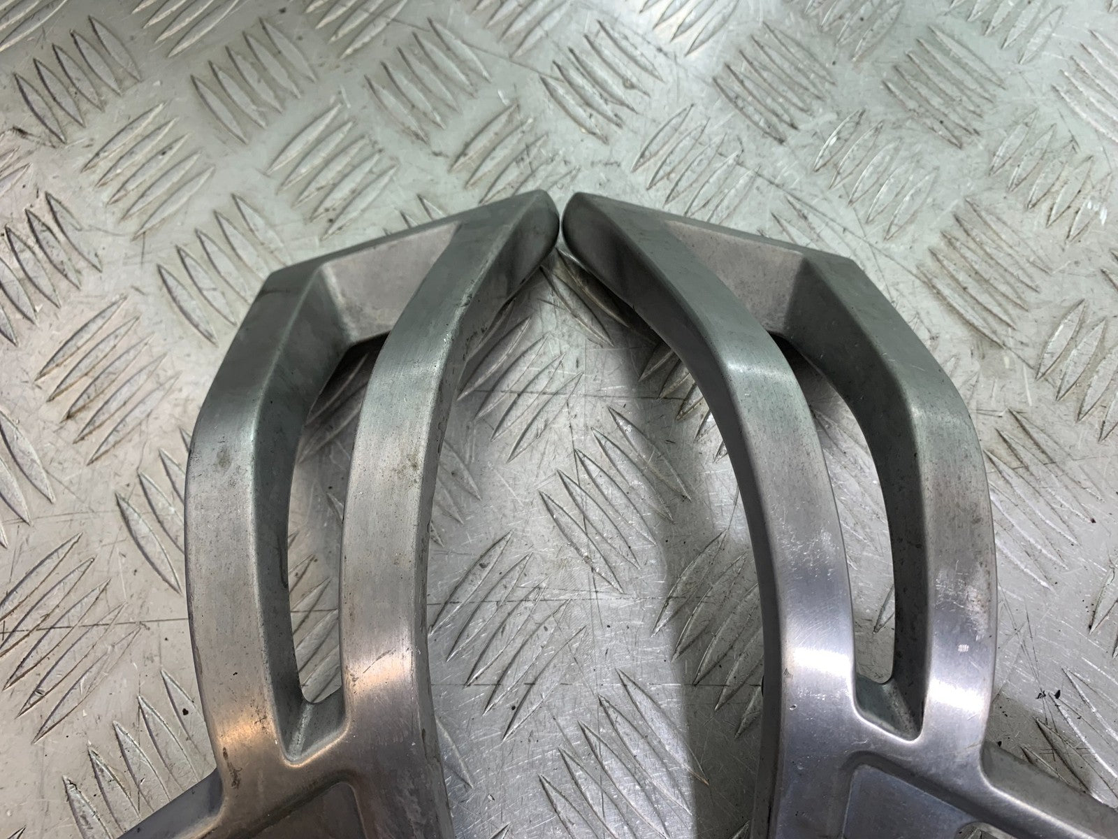 TRIUMPH SPEED TRIPLE R 1050 REAR HANGERS AND PEGS   2009 (CMB1183)