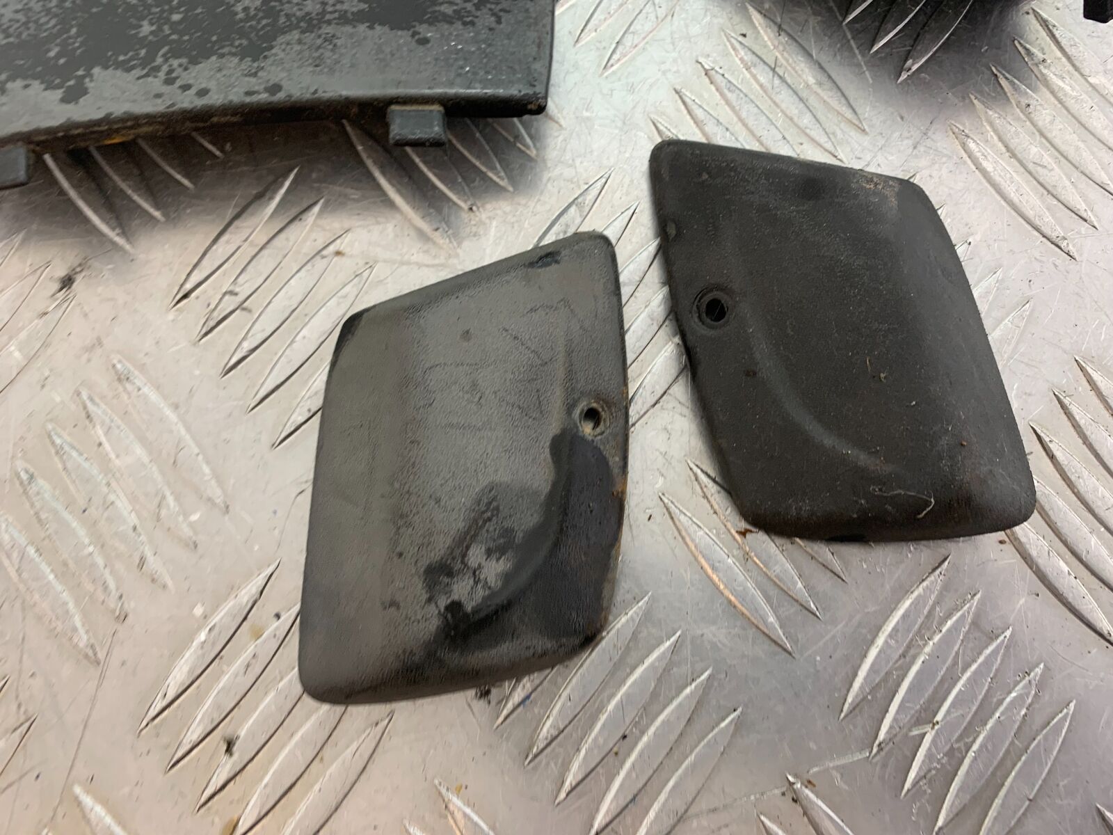 VESPA 125 ET4 INFILL PANELS YEAR 1997-2000  (CMB1068)