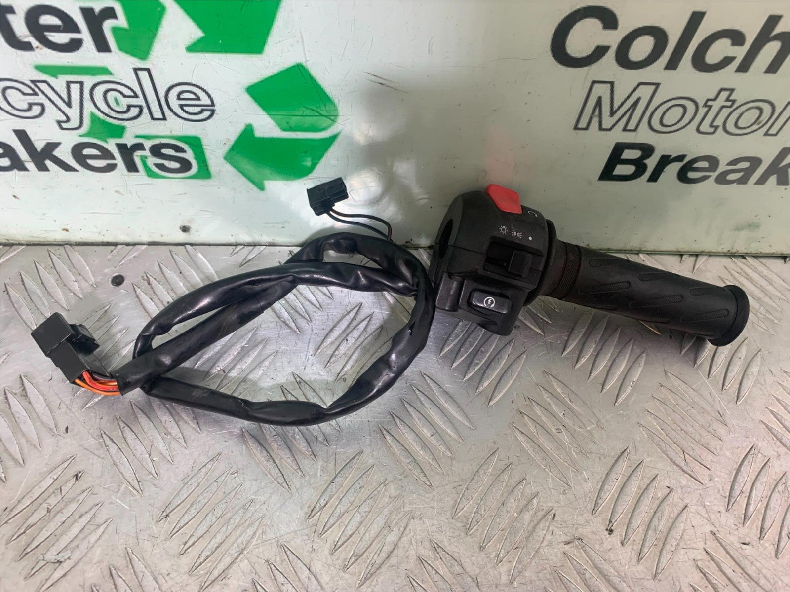 SUZUKI GSX750 INAZUMA RIGHT SWITCH GEAR  YEAR 1998-2003 (CMB1308)