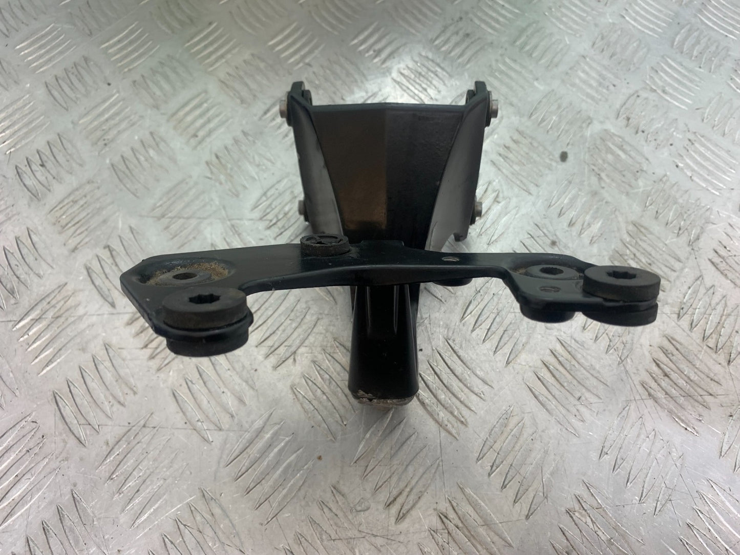 TRIUMPH 675 STREET TRIPLE FAIRING BRACKET   2013-2016 (CMB1186)
