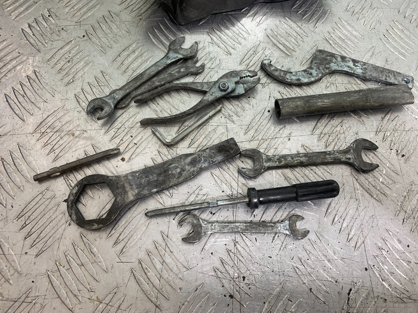 YAMAHA YZF1000 THUNDERACE TOOLKIT   YEAR 1997-2000 (CMB1204)
