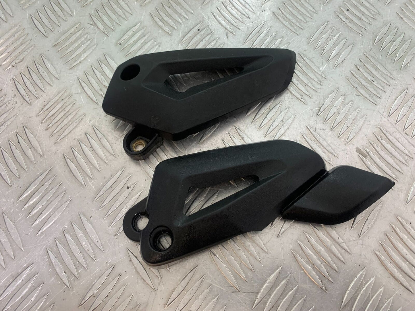 TRIUMPH TIGER 800 HEEL PLATES   YEAR 2011-2014 (CMB1113)