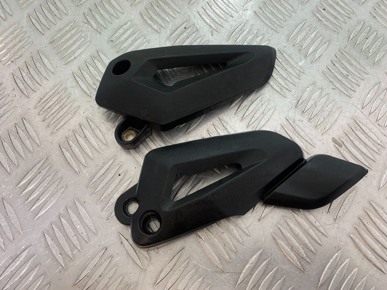 TRIUMPH TIGER 800 HEEL PLATES   YEAR 2011-2014 (CMB1113)