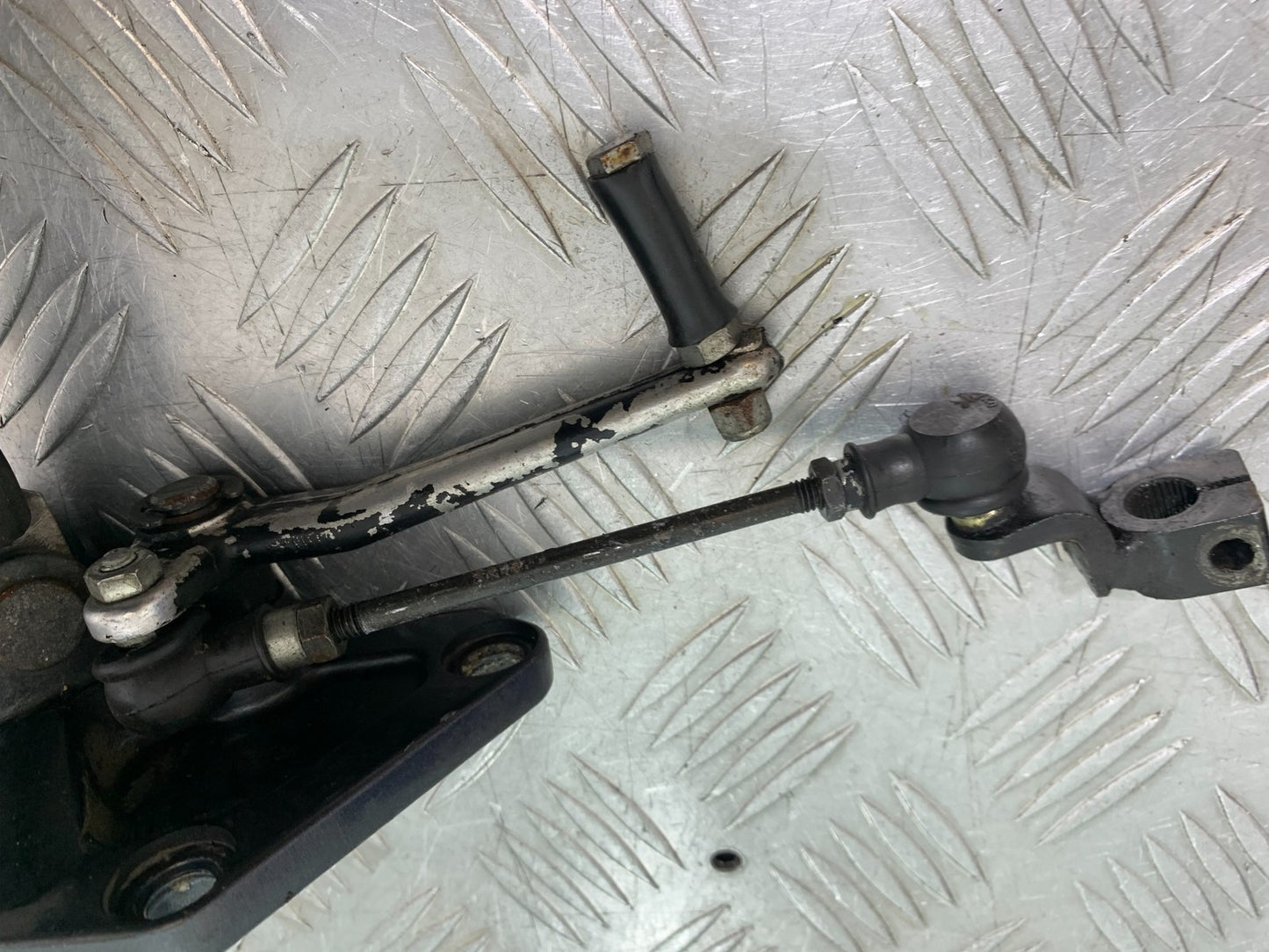 KAWASAKI ZZR1100 D FRONT LEFT HANGER YEAR 1993-2001 (CMB1189)
