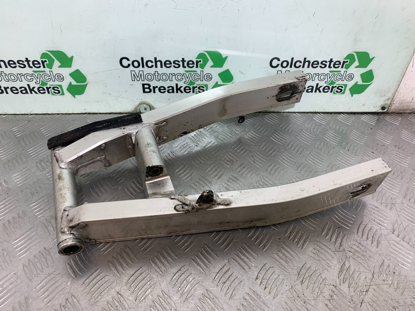 YAMAHA FZS600 FAZER 600 SWINGARM  YEAR 1998-2001 (CMB1267)