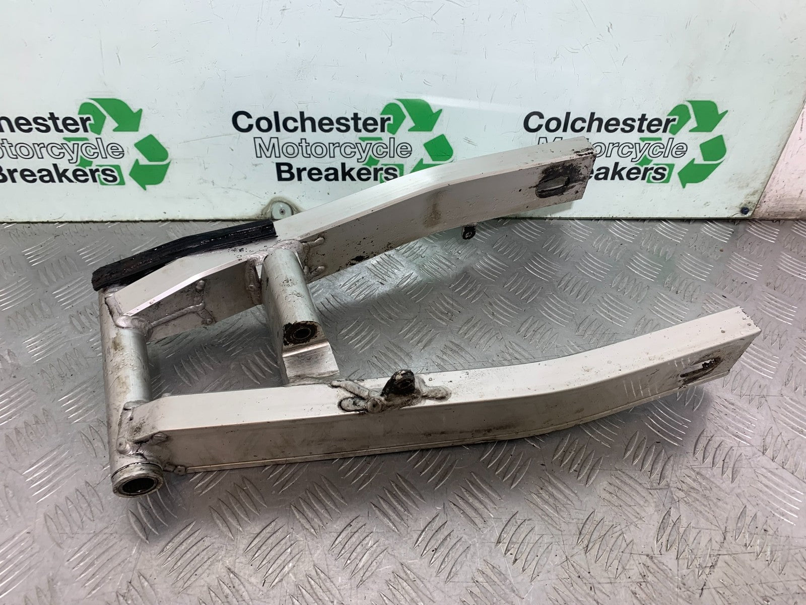 YAMAHA FZS600 FAZER 600 SWINGARM  YEAR 1998-2001 (CMB1267)