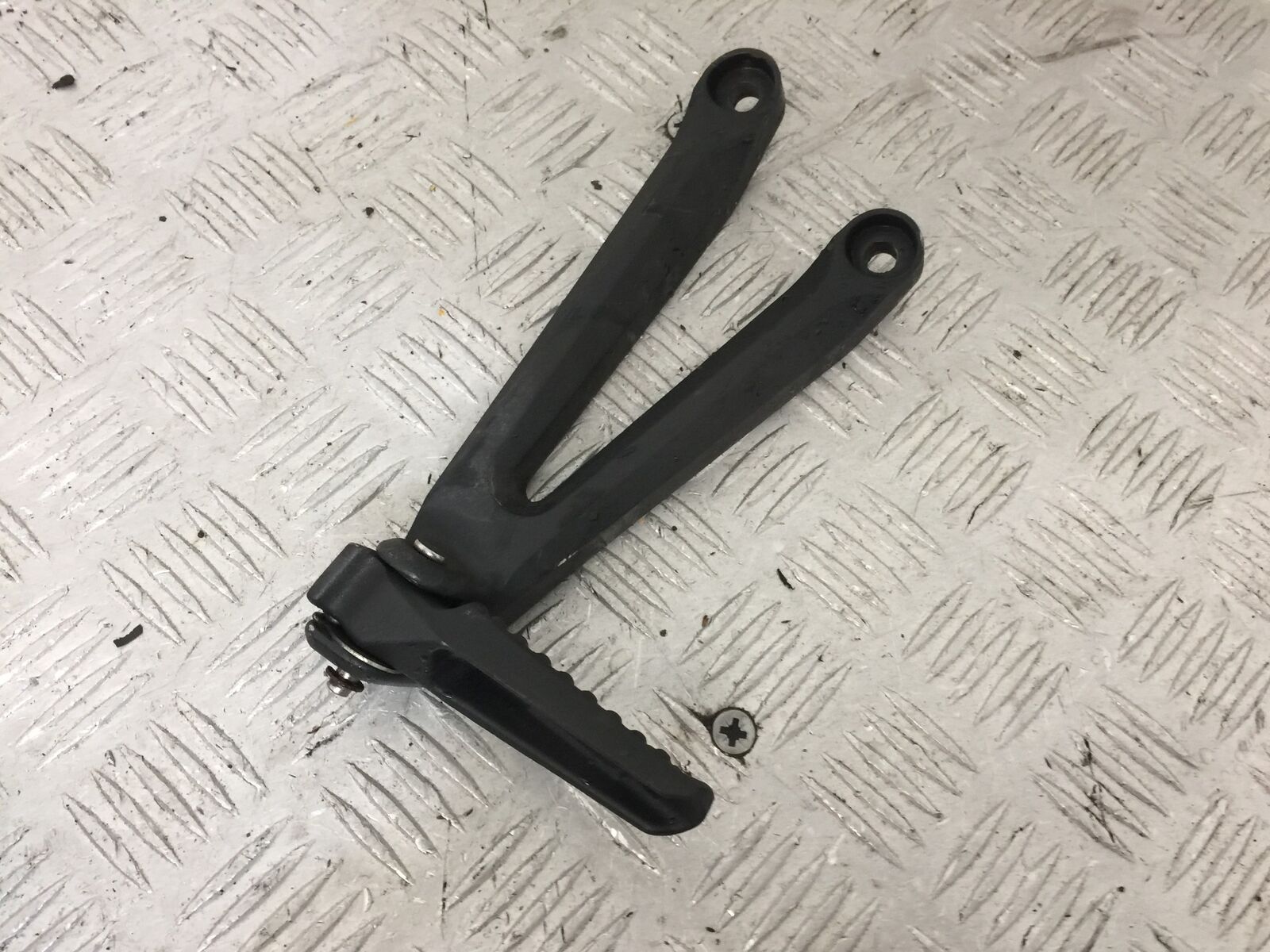 HONDA CBR1000 rr FIREBLADE LEFT REAR HANGER  YEAR 2004  (STOCK 853)