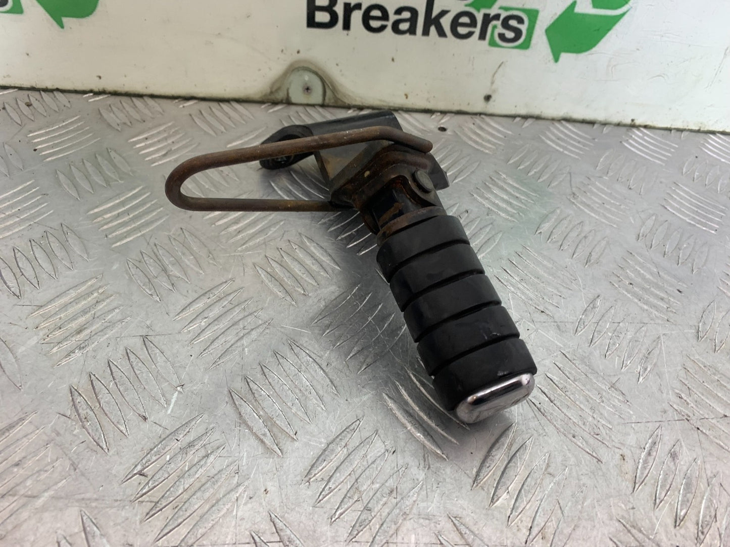 HONDA VT750 SHADOW FRONT RIGHT HANGER AND PEG   YEAR 2003-2004 (CMB1265)
