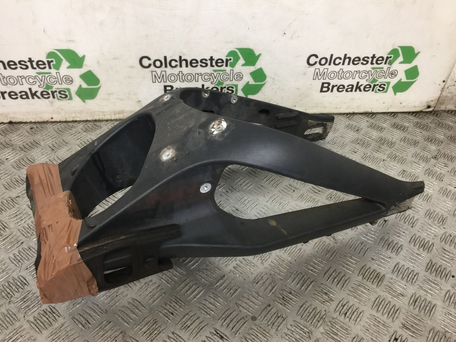 TRIUMPH 675 DAYTONA SWINGARM  YEAR 2006-2008 (STOCK 905)