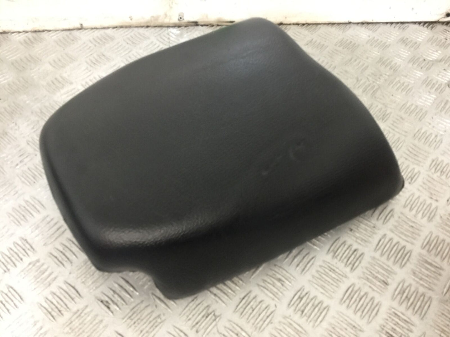 TRIUMPH 955i TIGER REAR SEAT YEAR 2001-2006 (STOCK 818)