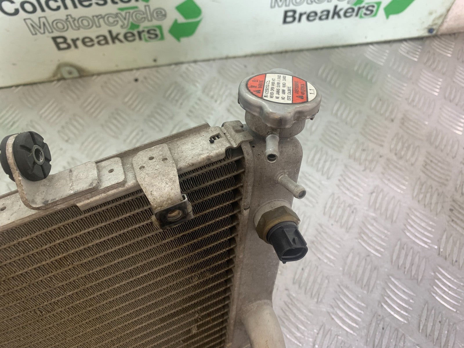 SUZUKI GSXR750 GSXR 750 K4 K5 RADIATOR  2004-2005 (CMB1319)