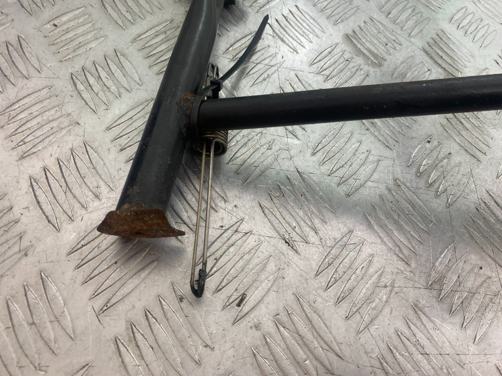 TRIUMPH 955i SPRINT ST CENTER STAND  1999-2004 (CMB1176)