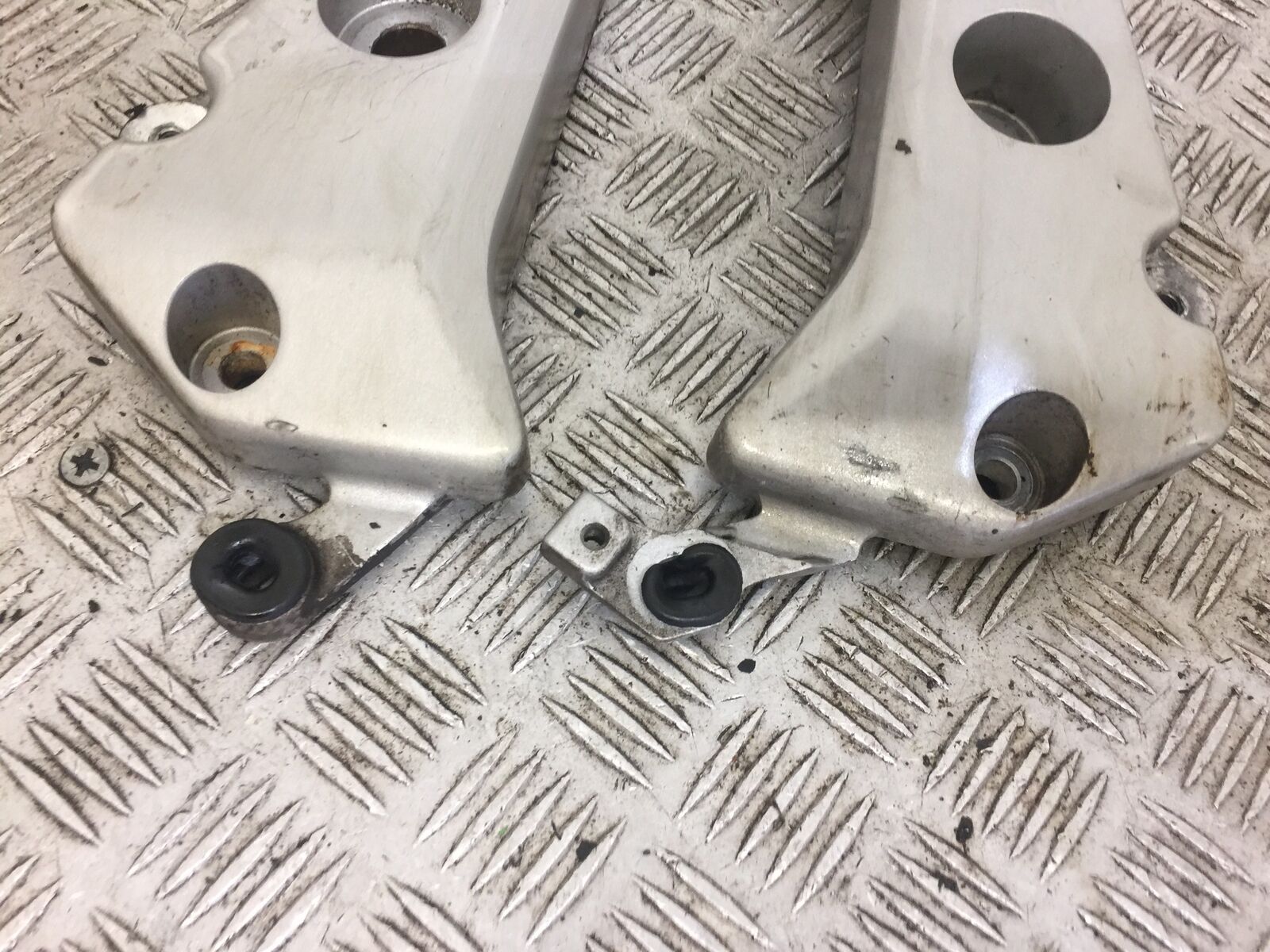 HONDA CBF500 CBF 500 LEFT AND RIGHT FRAME BRACKETS   YEAR 2004  (STOCK 585)