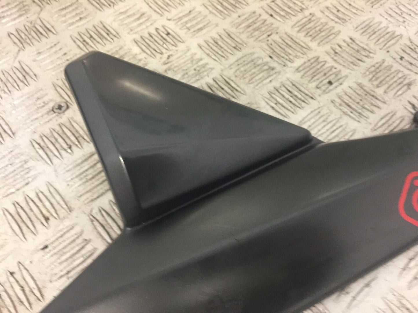 SUZUKI GSF1250 LEFT SIDE PANEL YEAR 2012-2014 (STOCK 650)