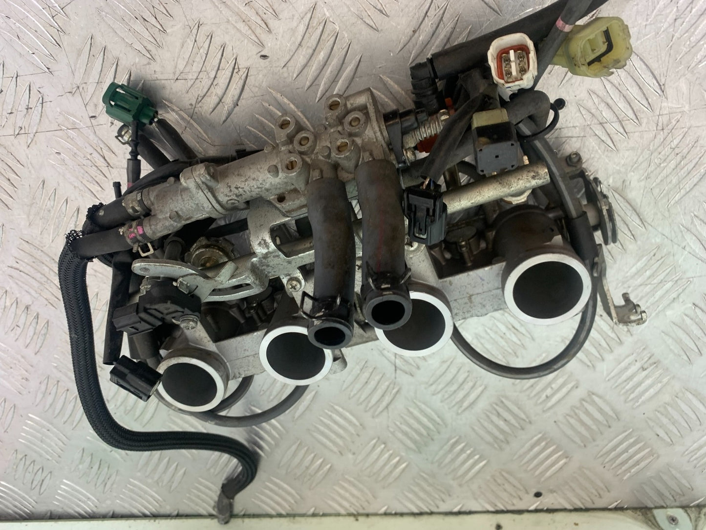 YAMAHA XJ6 XJ6-S THROTTLE BODIES    YEAR 2009-2015  (CMB1212)