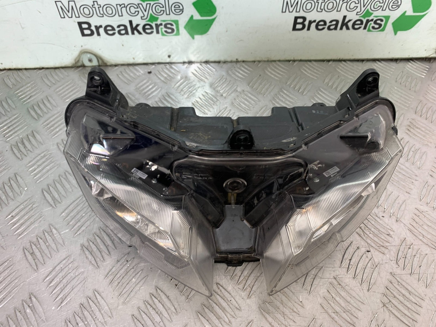 YAMAHA YZF-R125 YZF 125 HEADLIGHT  YEAR 2019-2022 (CMB1263)
