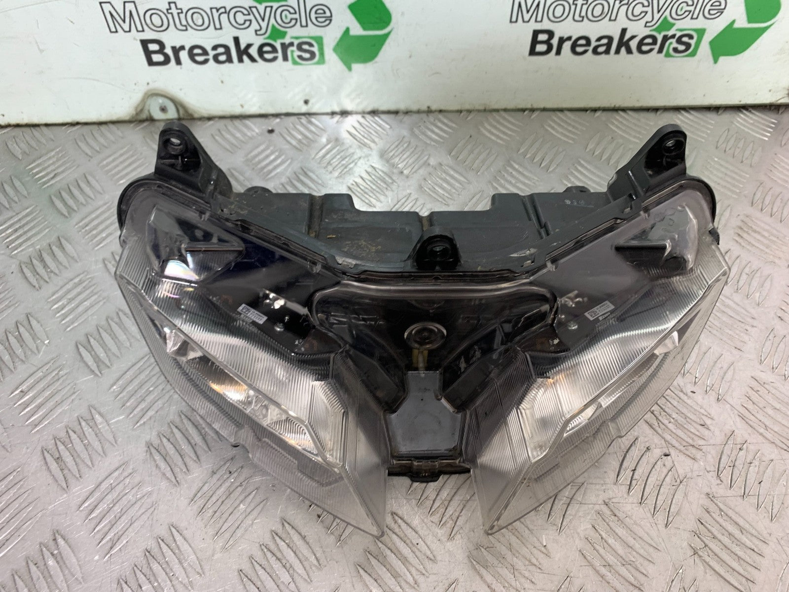 YAMAHA YZF-R125 YZF 125 HEADLIGHT  YEAR 2019-2022 (CMB1263)