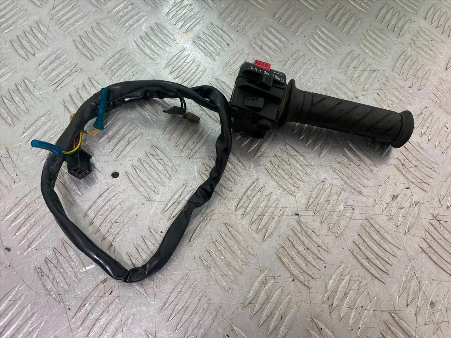 SUZUKI GSX1100 G GSX 1100 G RIGHT SWITCH GEAR   1991-1996 (CMB1283)