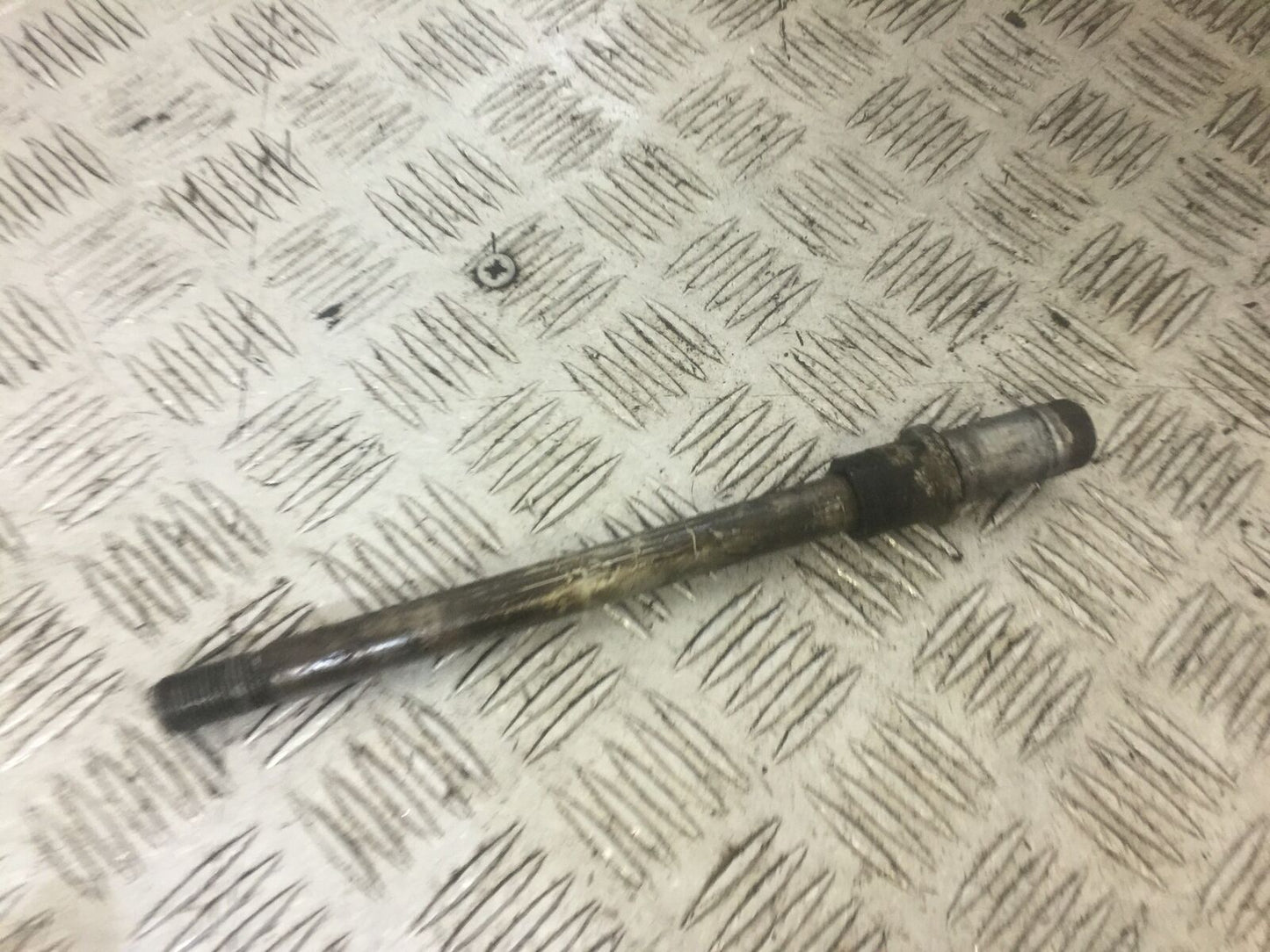 HONDA XL125 VARADERO FRONT WHEEL SPINDLE 2004 (STOCK 697)