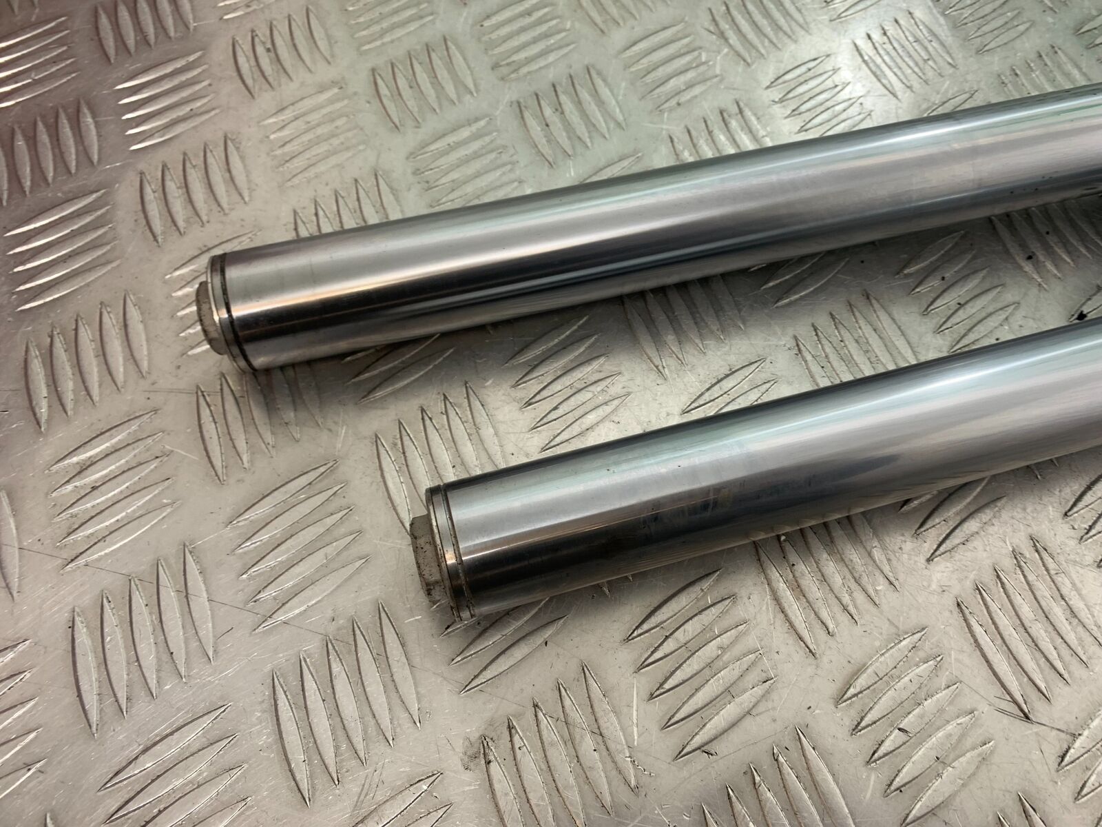 HONDA CBR1100 BLACKBIRD FORKS    YEAR 1999-2005 (CMB1103)