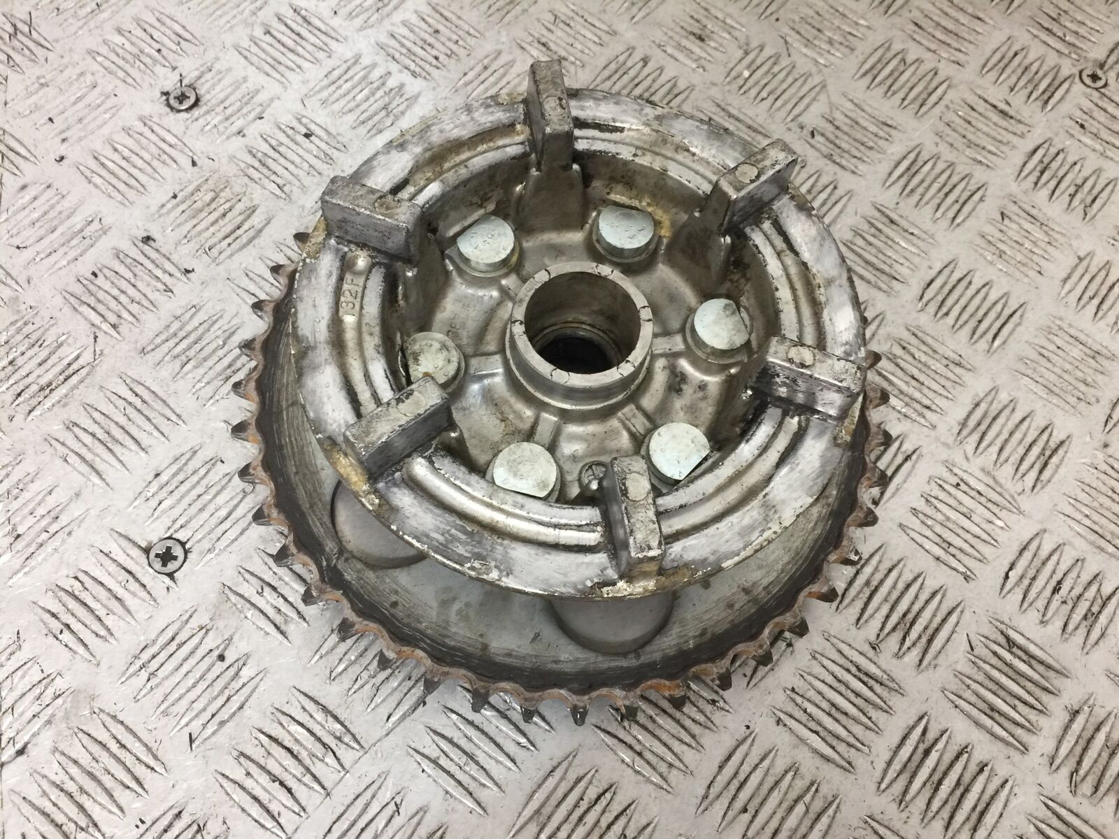 SUZUKI GSF1200 GSF 1200 BANDIT REAR SPROCKET CARRIER YEAR 2001-2005 (STOCK 902)