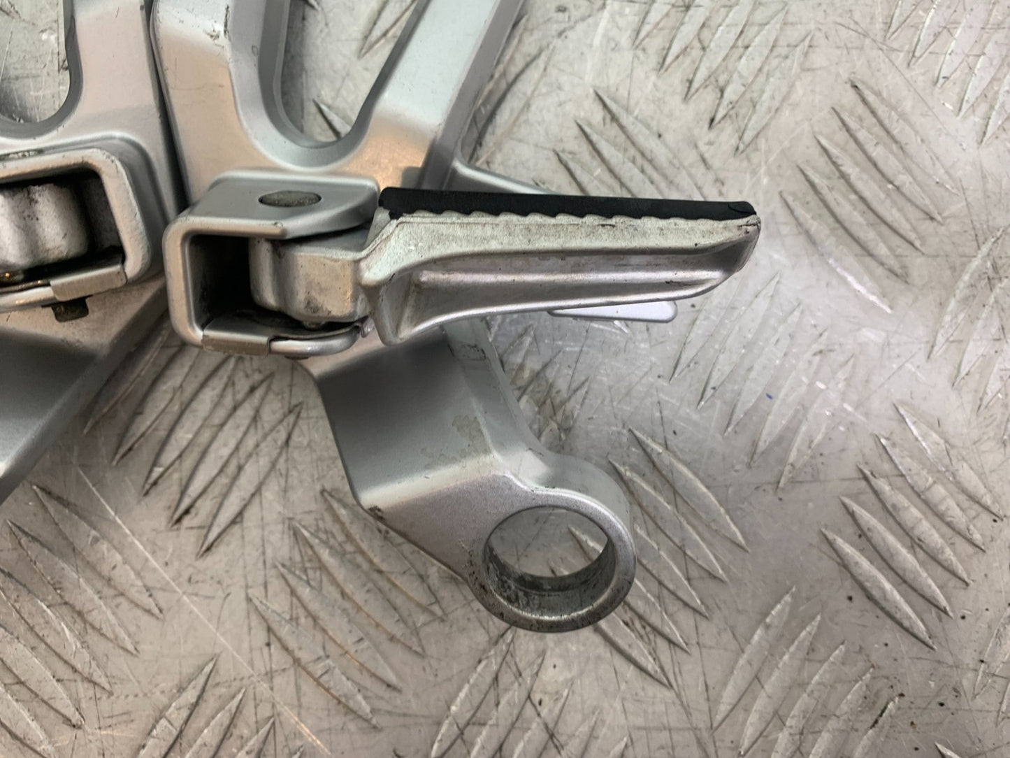 SUZUKI SV1000 SV 1000 S REAR HANGERS AND PEGS   YEAR 2003-2007 (CMB1293)