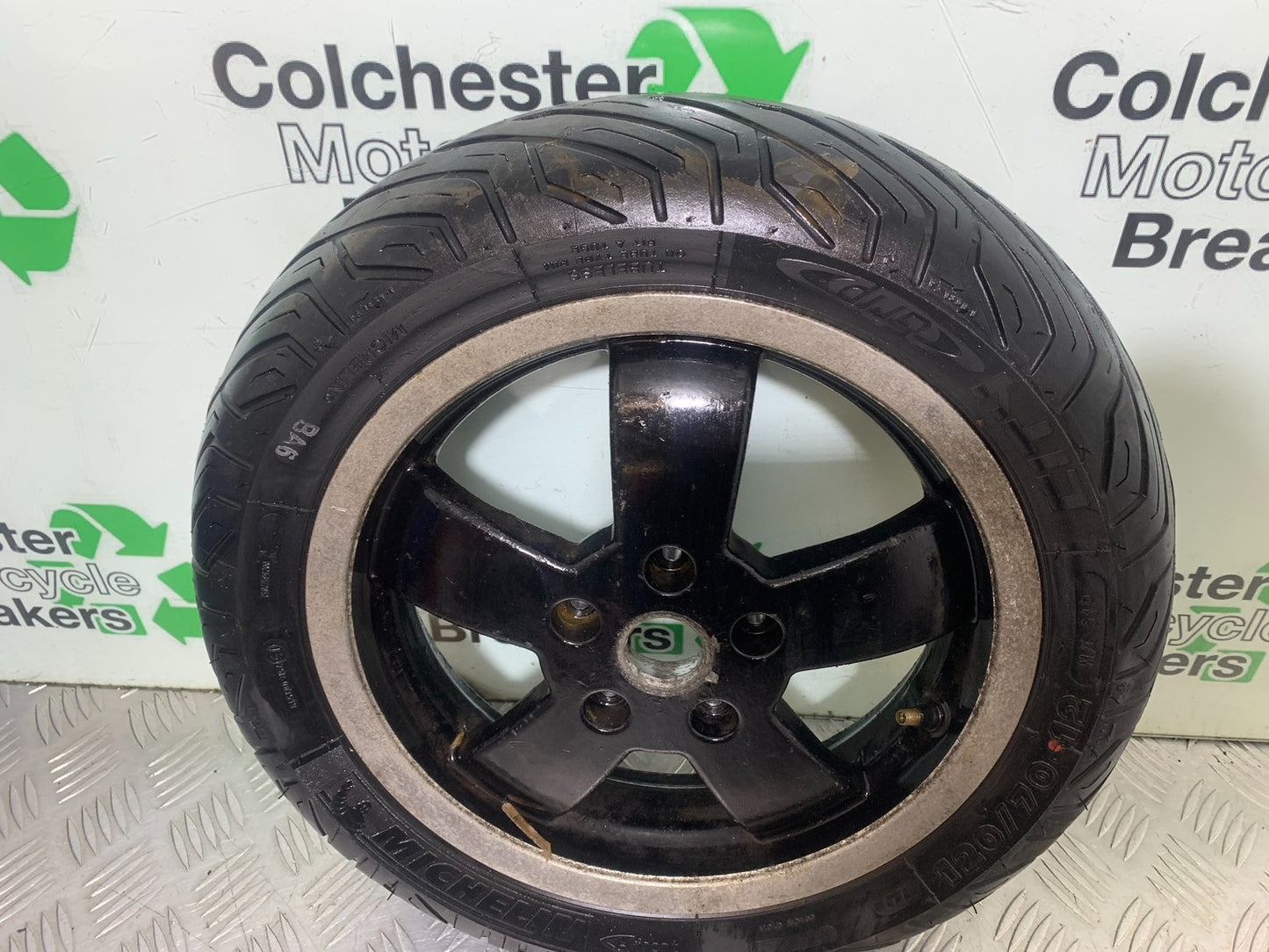 PIAGGIO VESPA GTS 125 FRONT WHEEL   YEAR 2009-2014  (CMB1261)