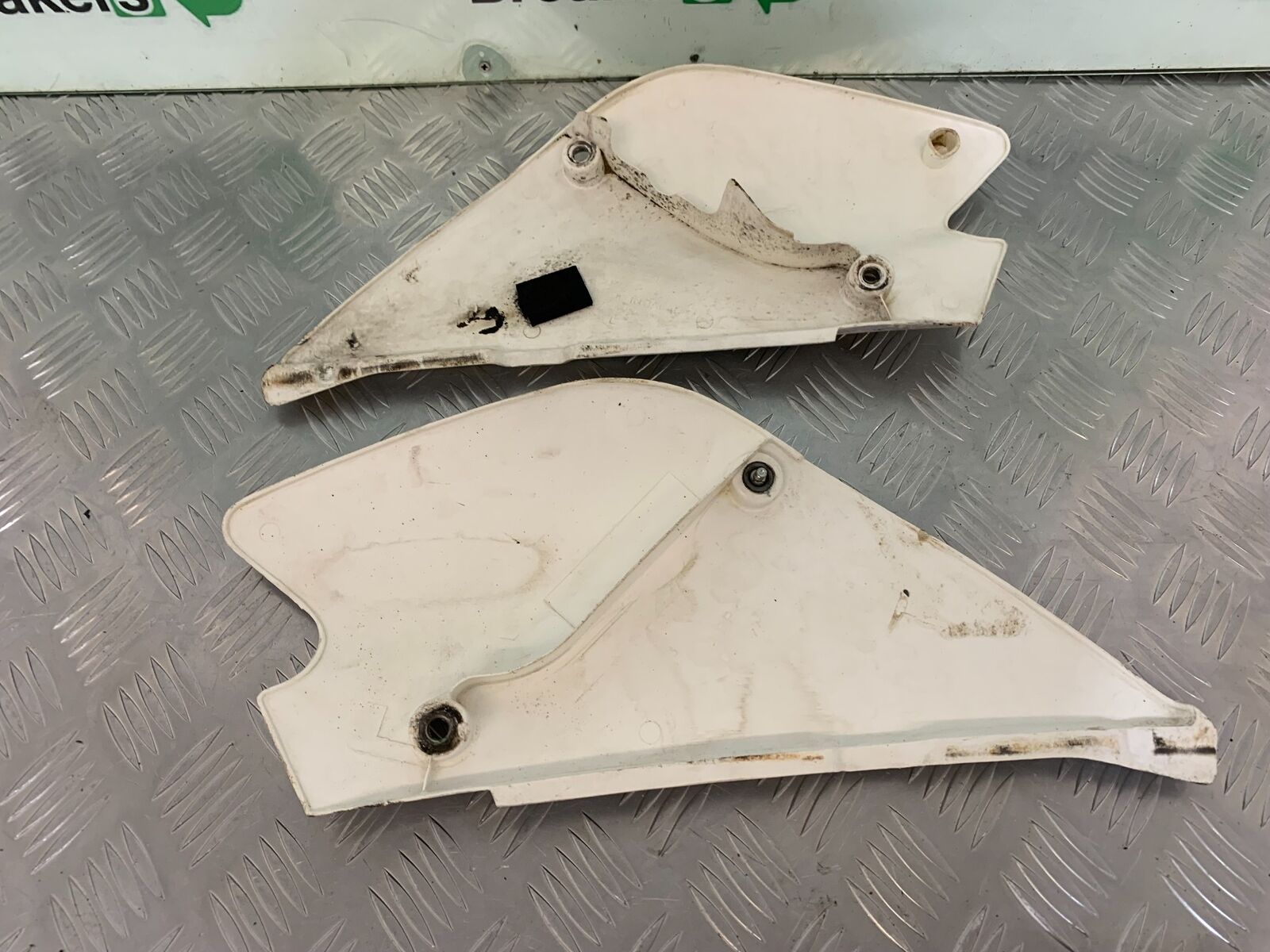 KAWASAKI KX85 KX 85 LEFT AND RIGHT SEAT PANELS  YEAR 2004 (STOCK 985)