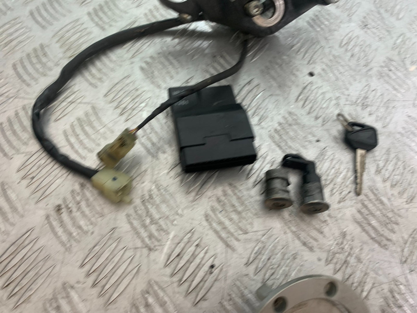 HONDA NT650 V DEAUVILLE ECU LOCKS AND KEY   YEAR 1998-01(CMB1320)