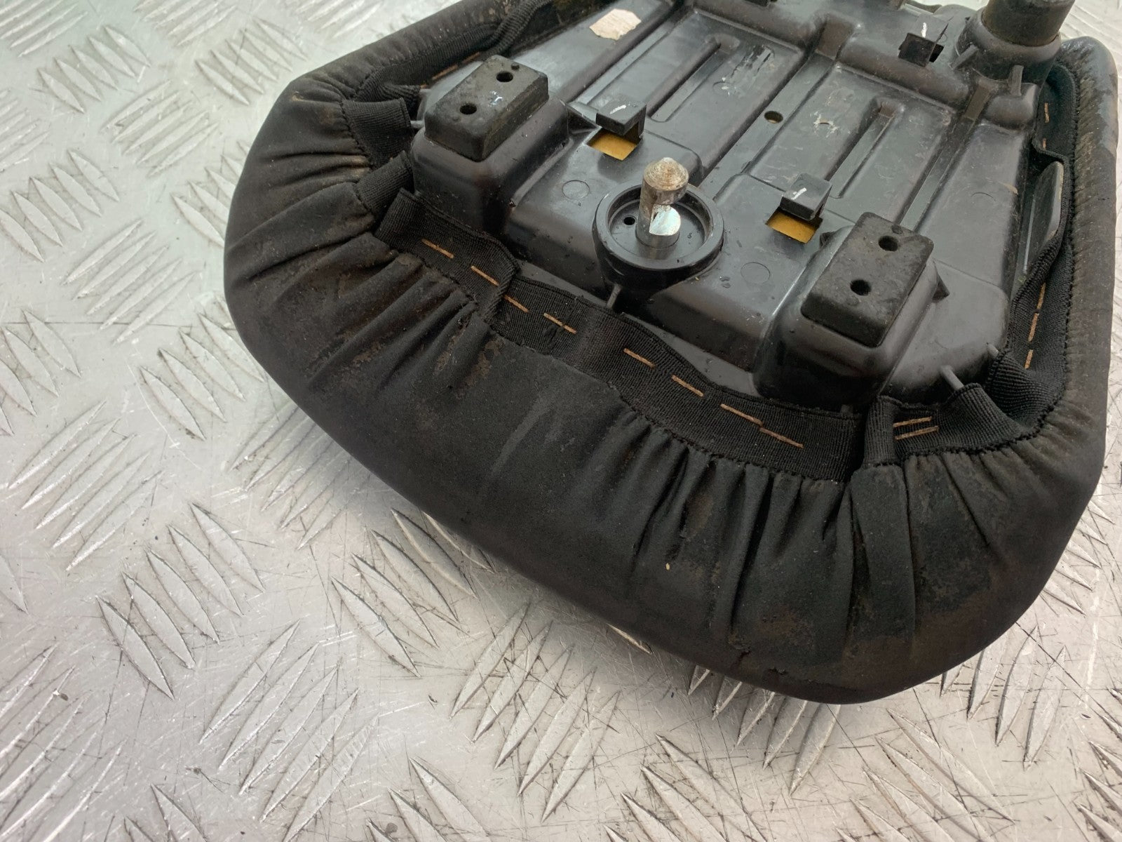 ROYAL ENFIELD HIMALAYAN 411 REAR SEAT YEAR 2018-2023 (CMB1322)