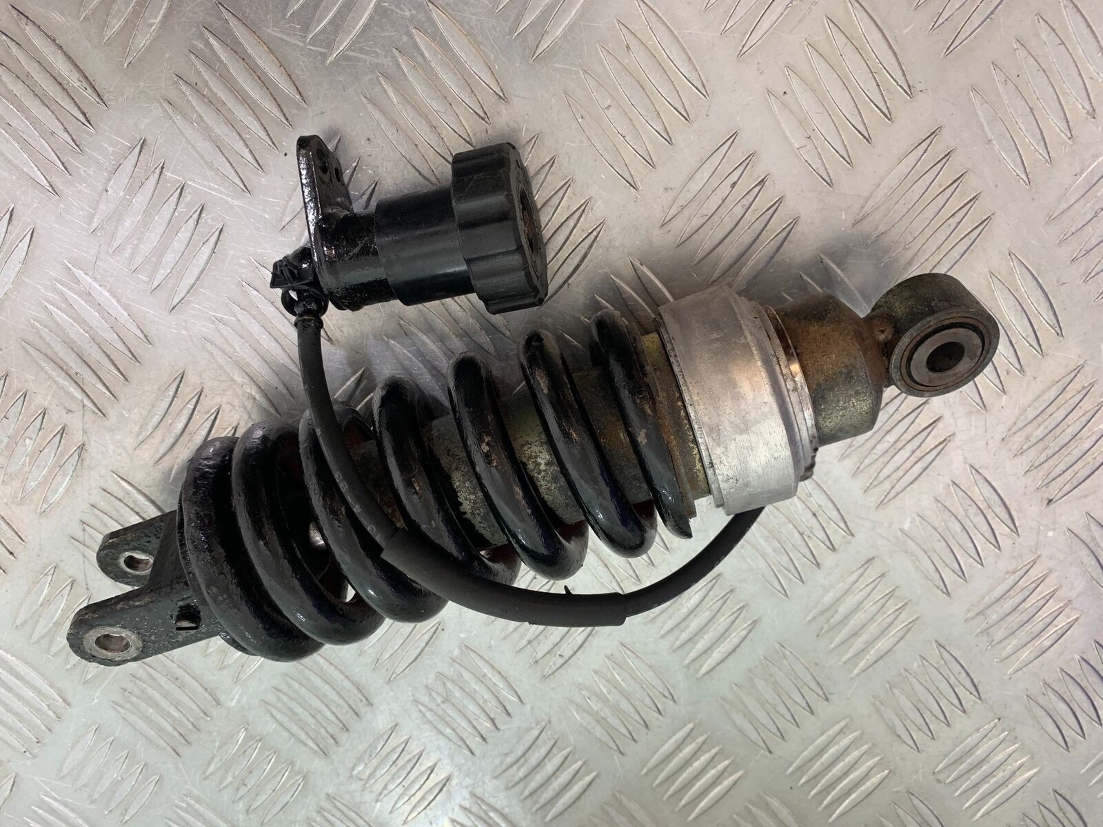 HONDA NTV 650 REVERE REAR SHOCK  YEAR 1988-1996  (CMB1025))